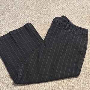 Larry Levine Black Pinstripe Capris -Size 16
